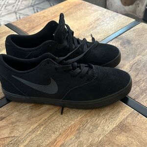 Nike Men's Black Low-Top Sneakers